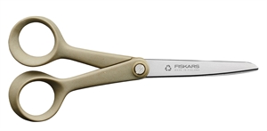 Fiskars ReNew to uniwersalne nożyczki o długości 17 cm.